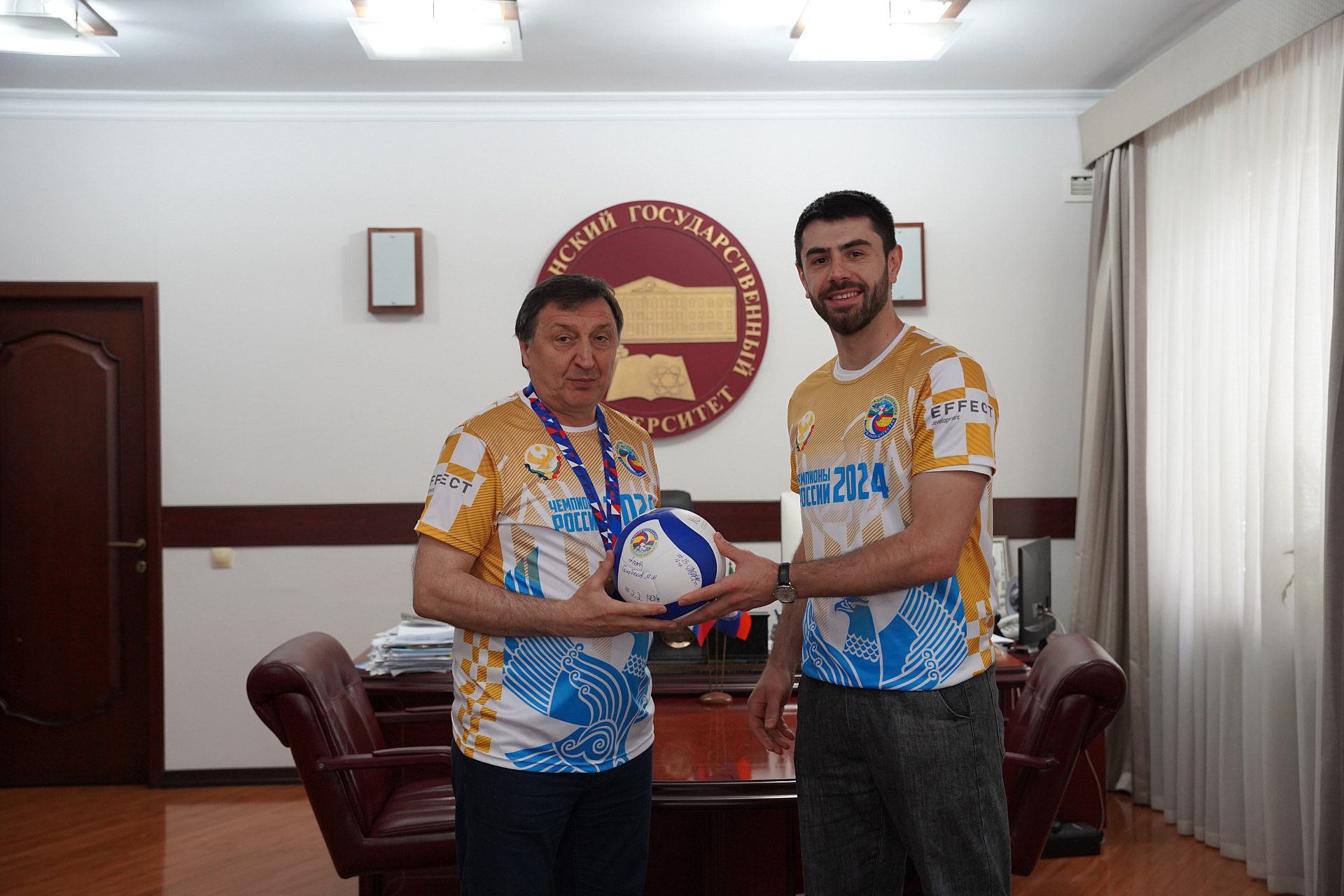Муртазали Рабаданов встретился с игроками  и руководством волейбольной команды «Дагестан»