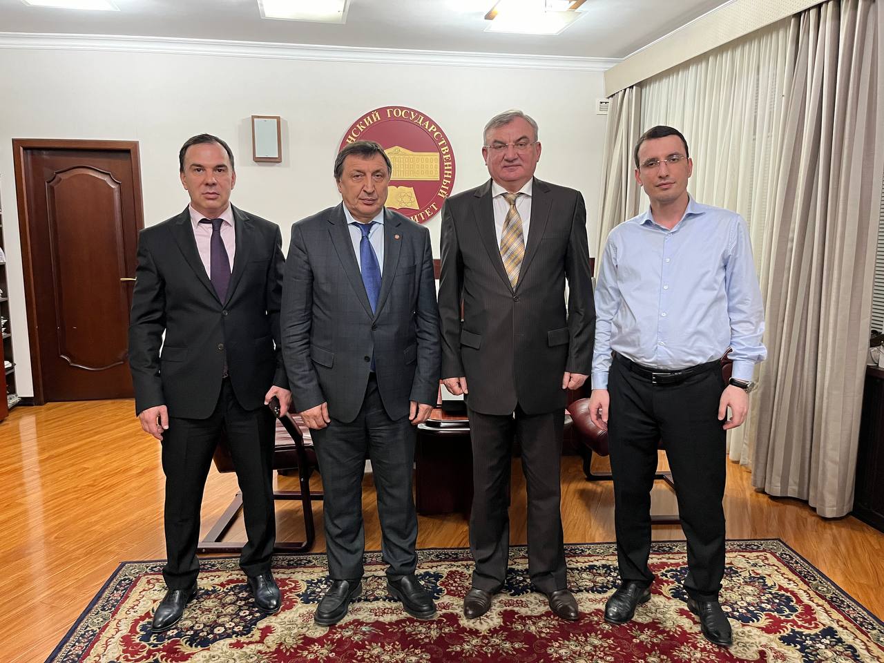 ДГУ и Дагестанский кадровый центр АГиП подписали соглашение о сотрудничестве