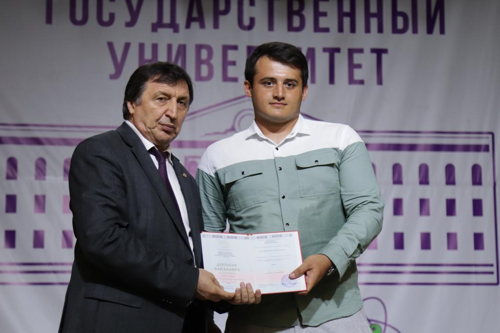 Студент ДГУ работает над автоматическим распределением мусора