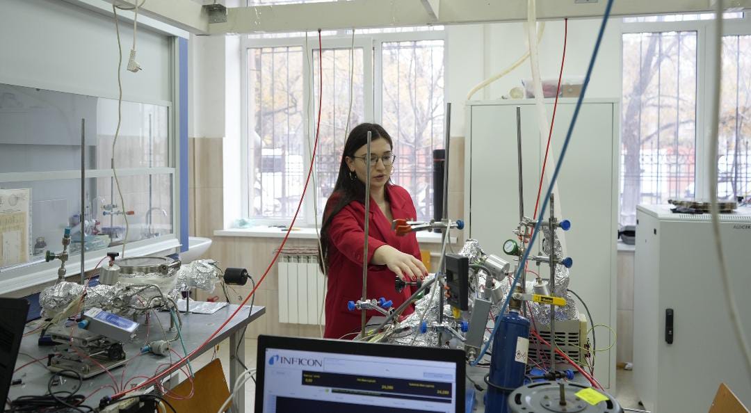 Преподаватель ДГУ разрабатывает уникальные антибактериальные нанопленки