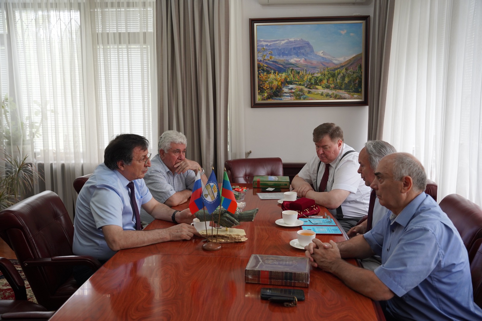 Муртазали Рабаданов встретился с делегацией из Республики Татарстан