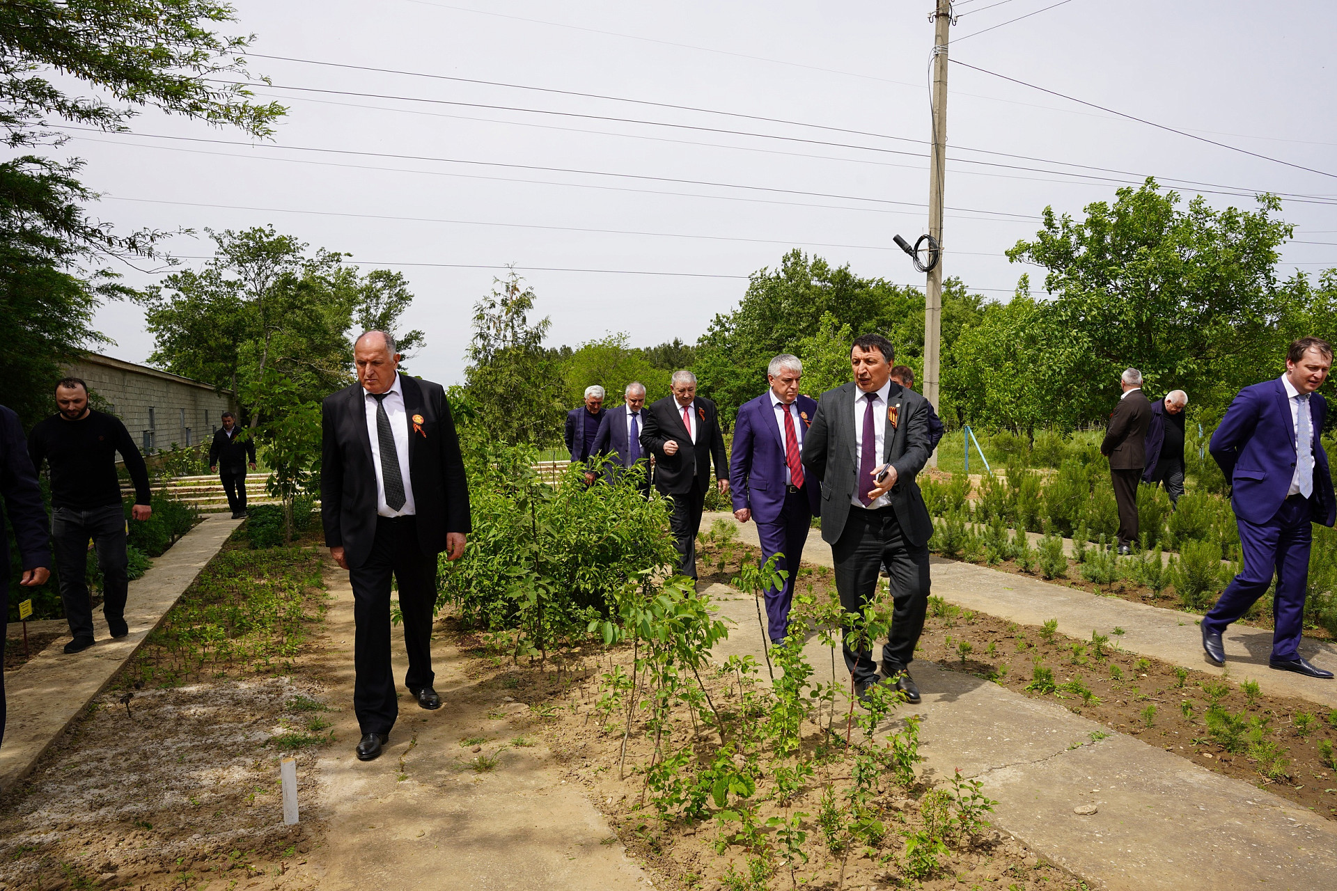 Абдулмуслим Абдулмуслимов осмотрел Ботанический сад ДГУ