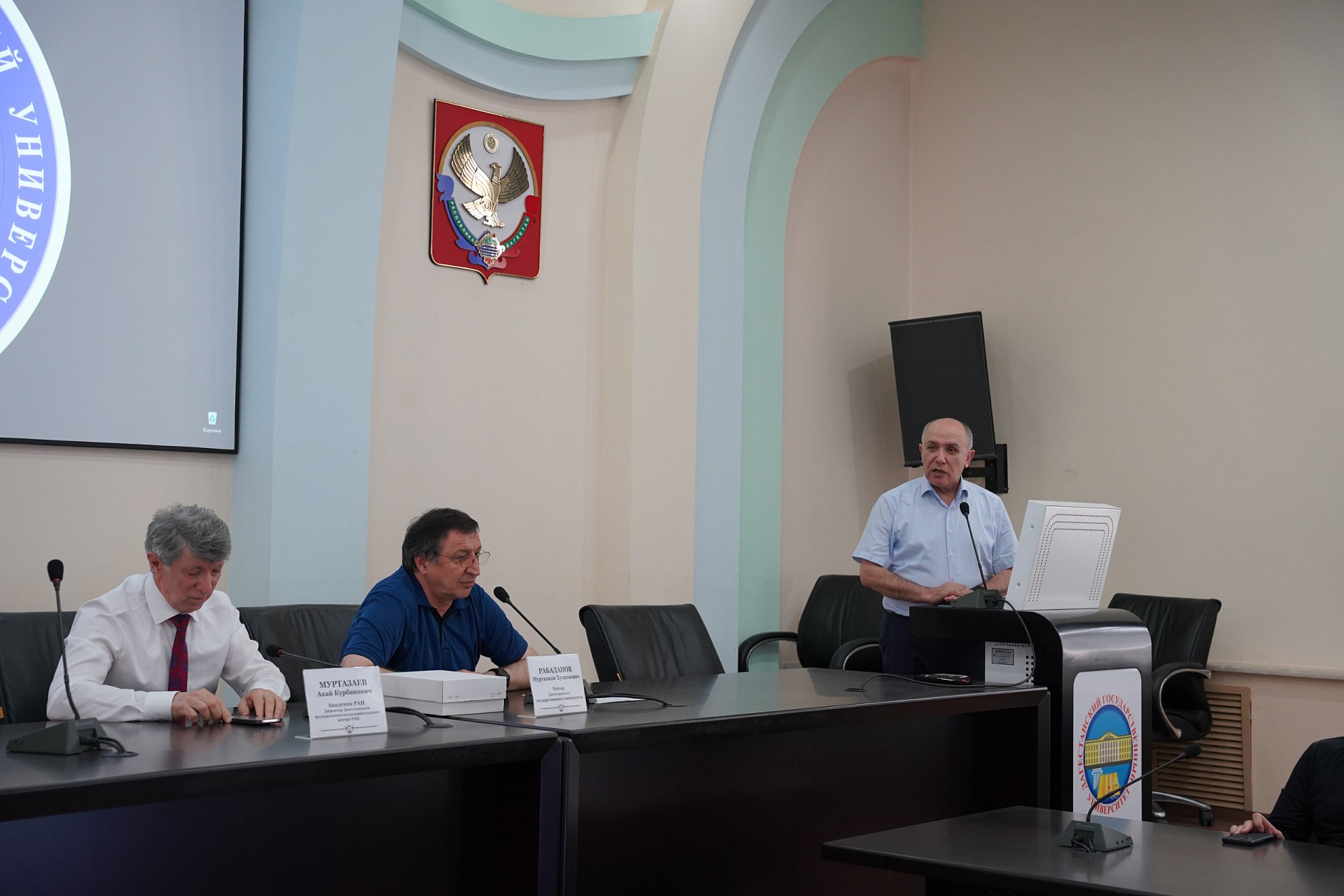 В ДГУ поздравили Акая Муртазаева с присвоением звания академика РАН