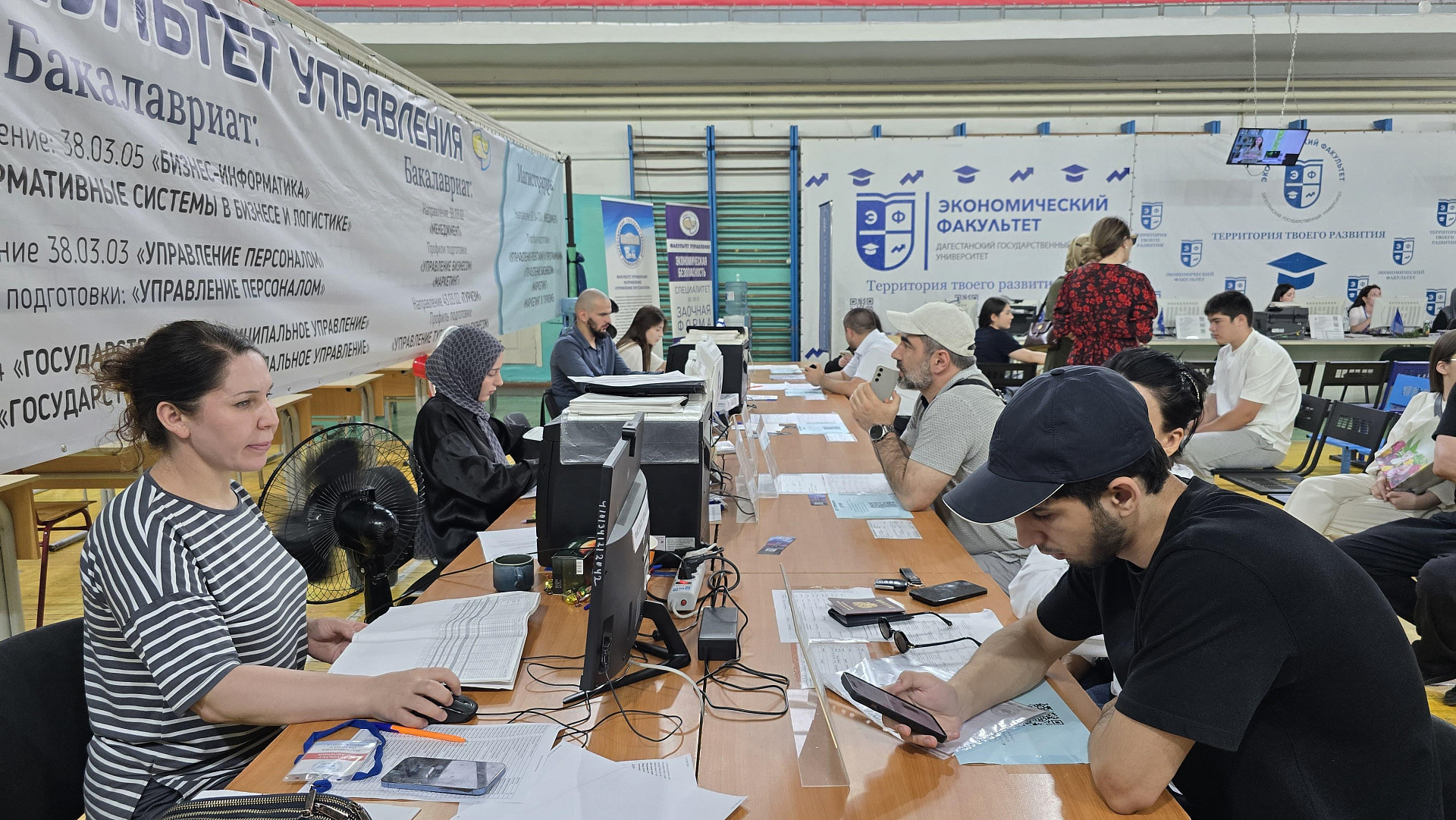 Приемная кампания ДГУ-2025: кто в лидерах по числу поданных заявлений?