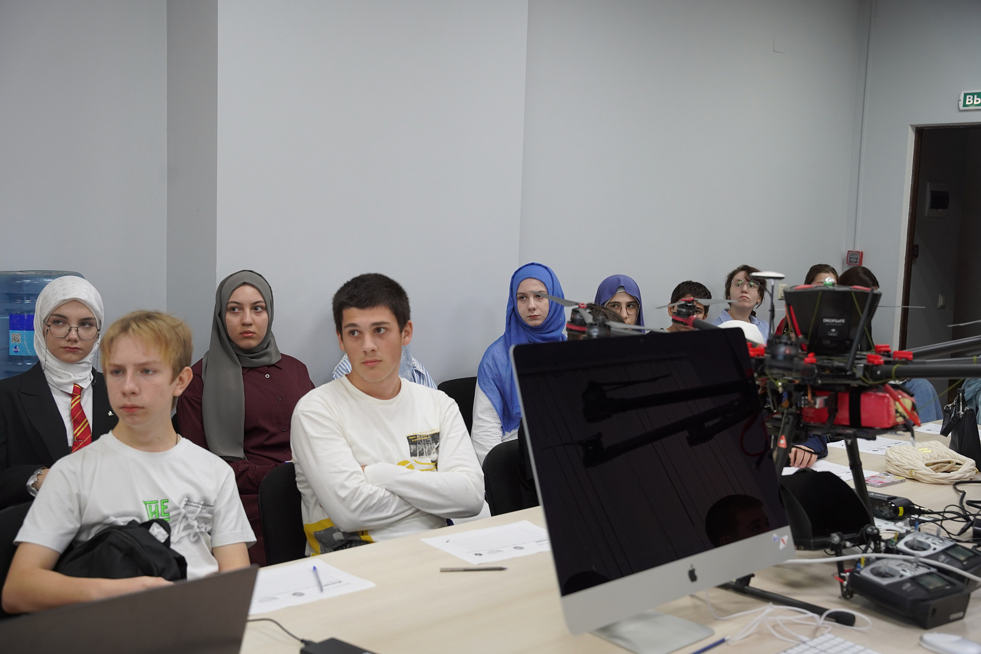 В ДГУ школьникам рассказали, как создаются спутниковые снимки Земли
