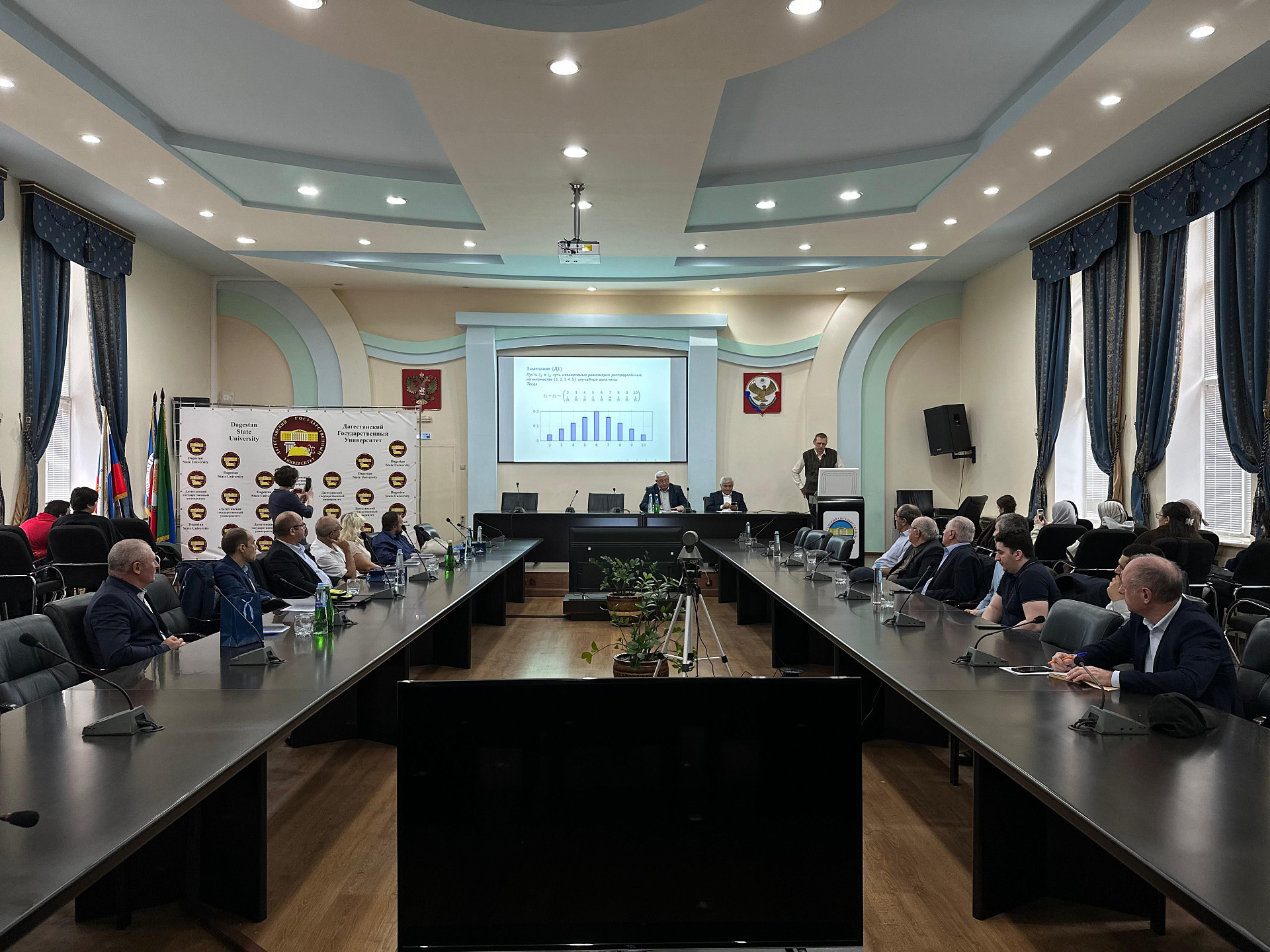 Фундаментальные и приклaдные проблемы мaтeматики и информатики обсeдили в ДГУ